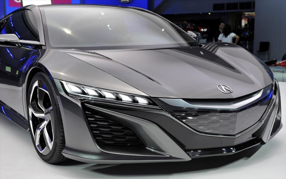 Detroit 2013 - Acura NSX #3. Αcura NSX Concept, ένα εντυπωσιακό supercar που παρουσιάστηκε ανανεωμένο στο Ντιτρόιτ. Η έκδοση παραγωγής που αναμένεται το 2015 θα κατασκευάζεται στο εργοστάσιο της εταιρείας στο Οχάιο και θα εξοπλίζεται με έναν V6 κινητήρα τοποθετημένο στο κέντρο.