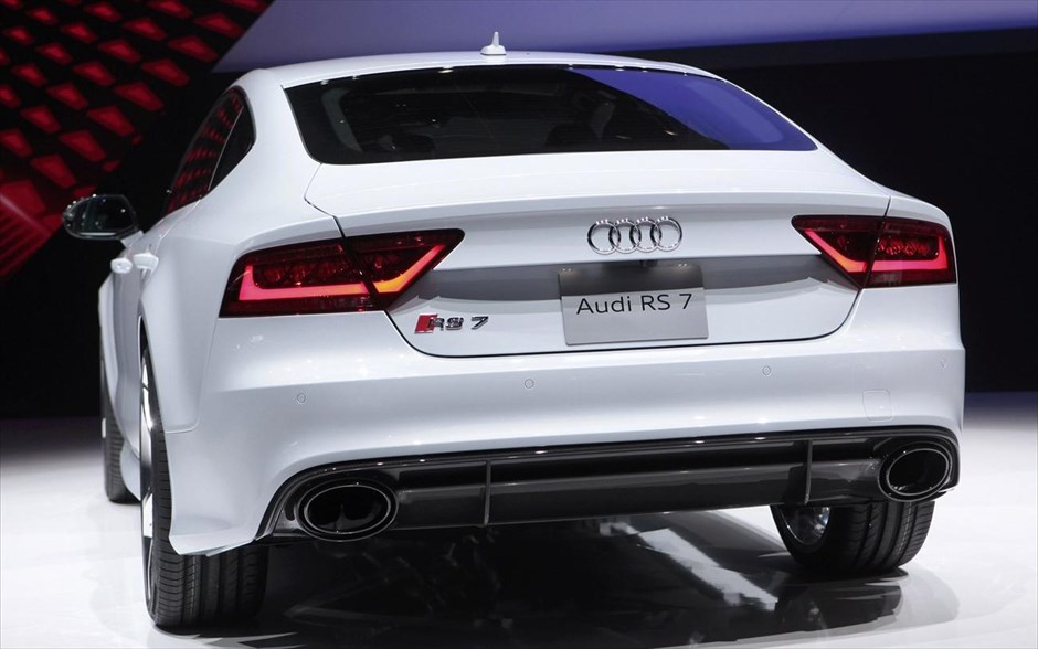 Detroit 2013 - Audi RS7 Sportback. Παγκόσμια πρεμιέρα στο Detroit για το Audi RS7 Sportback. Ένα πεντάθυρο κουπέ με twin-turbo TFSI V8 κινητήρα, χωρητικότητας 4.000 κ.εκ. και ισχύος 567 ίππων από τις 5.700-6.700 σ.α.λ.