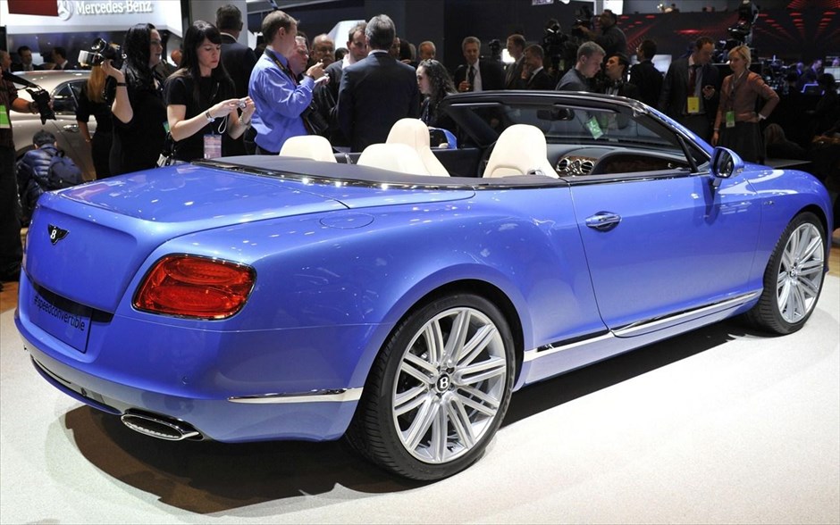 Detroit 2013 -Bentley Continental GT Speed Convertible #2. Η επίσημη παρουσίαση της νέας Continental GT Speed Convertible έγινε στο Ντιτρόιτ. Σύμφωνα με την Βρετανική εταιρεία πρόκειται για το ταχύτερο τετραθέσιο cabrio στον κόσμο. Διαθέτει twin-turbo δωδεκακύλινδρο κινητήρα σε διάταξη W, χωρητικότητας 6.000 κ.εκ. και ισχύος 625 ίππων με τη ροπή να φτάνει τα 800 Nm.