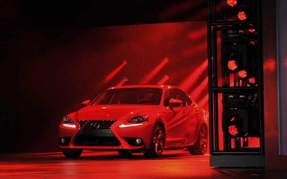 Detroit 2013 - Lexus IS 300h . H Lexus παρουσίασ και την υβριδική έκδοση της νέας γενιάς IS.