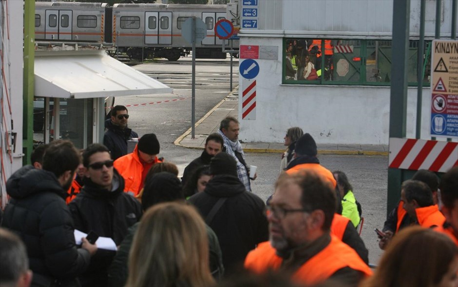 Μετρό - Επέμβαση της αστυνομίας στα Σεπόλια #7. Εργαζόμενοι του μετρό στα Σεπόλια.