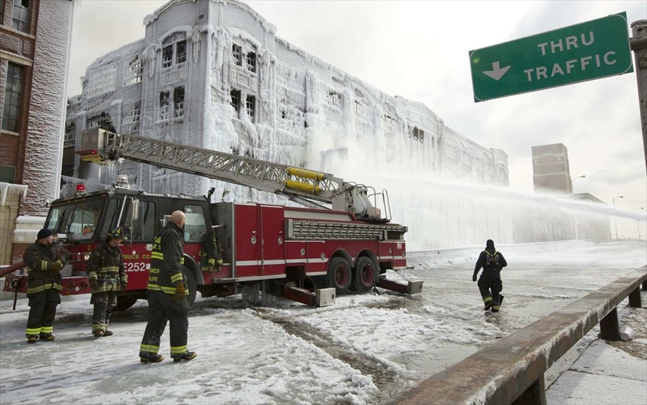 Φωτιά σε αποθήκη στο Σικάγο #16. Οι πυροσβέστες συνεχίζουν να μάχονται για τρίτη συνεχόμενη μέρα με τις φλόγες σε αποθήκη στο Σικάγο.