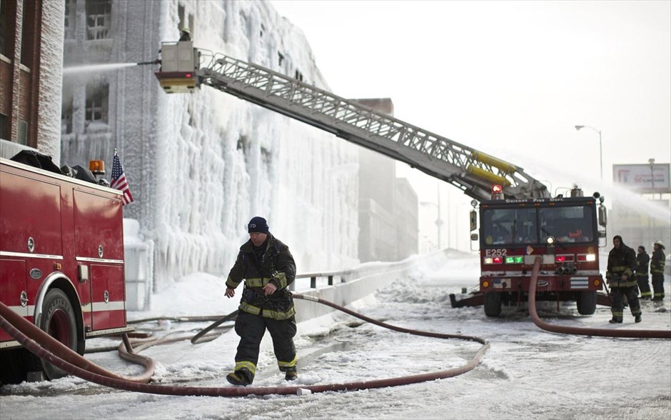 Φωτιά σε αποθήκη στο Σικάγο #22. Οι πυροσβέστες συνεχίζουν να μάχονται για τρίτη συνεχόμενη μέρα με τις φλόγες σε αποθήκη στο Σικάγο.