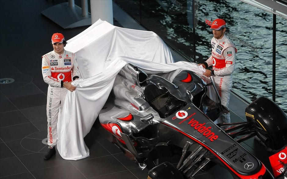 Formula 1 - McLaren - MP4-28 - p04. Οι δύο πιλότοι της McLaren, Σέρτζιο Πέρεθ (αριστερά) και Τζένσον Μπάτον.