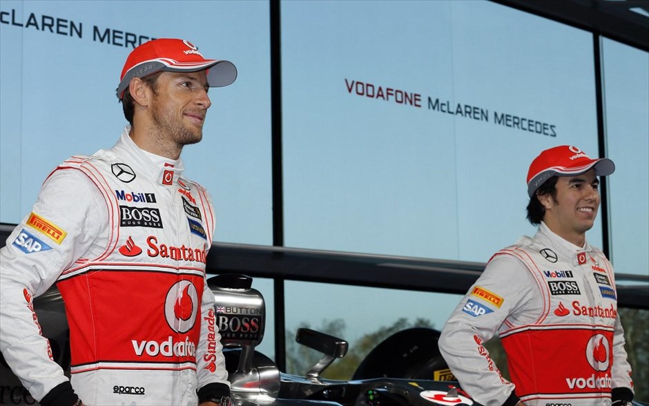 Formula 1 - McLaren - MP4-28 - p11. Το οδηγικό δίδυμο της βρετανικής ομάδας Τζένσον Μπάτον (αριστερά) και Σέρτζιο Πέρεθ.