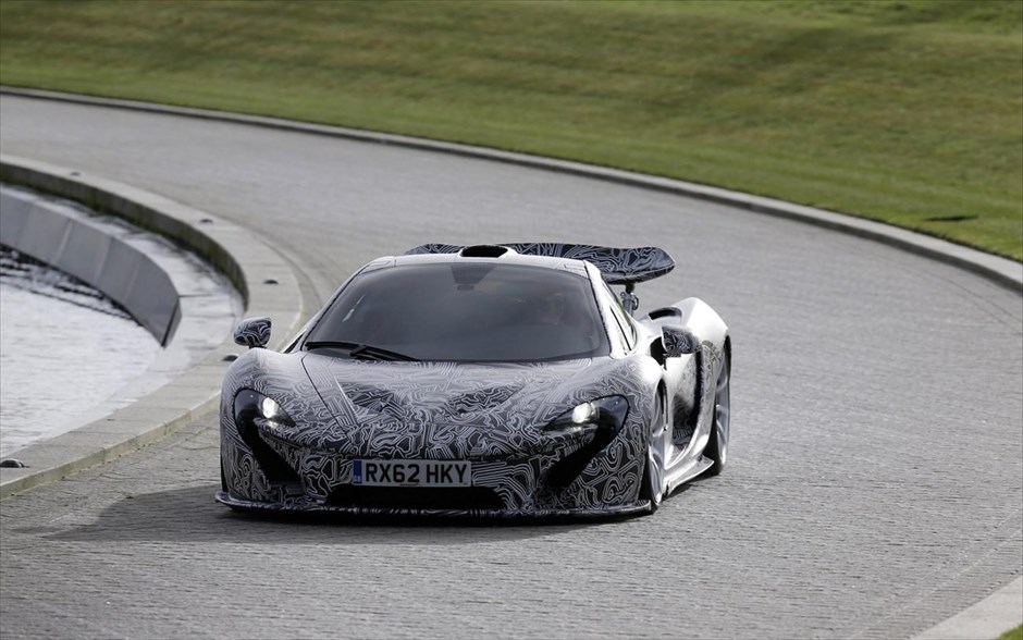 Formula 1 - McLaren - MP4-28 - p16. Τη νέα McLaren P1 οδηγούσε ο Τζένσον Μπάτον.
