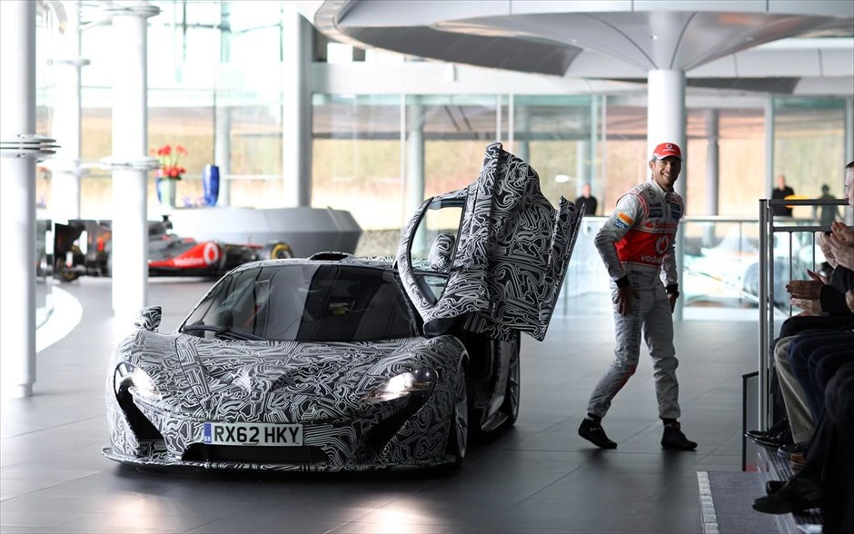 Formula 1 - McLaren - MP4-28 - p17. Τη νέα McLaren P1 οδηγούσε ο Τζένσον Μπάτον.