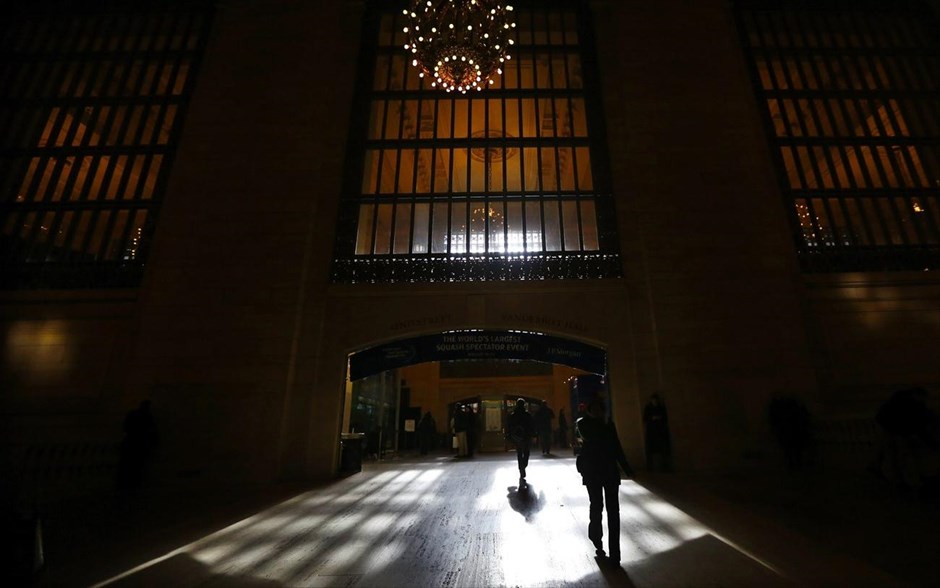 Νέα Υόρκη: Ενας αιώνας Grand Central #17. Επιβάτες περπατούν στο σταθμό του Grand Central, στη Νέα Υόρκη, νωρίς το πρωί.