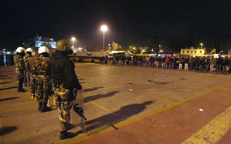 Πειραιάς - Απεργία της ΠΝΟ - Επιστράτευση των ναυτεργατών. 
