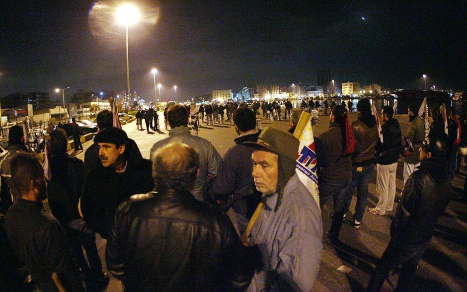 Πειραιάς - Απεργία της ΠΝΟ - Επιστράτευση των ναυτεργατών. 