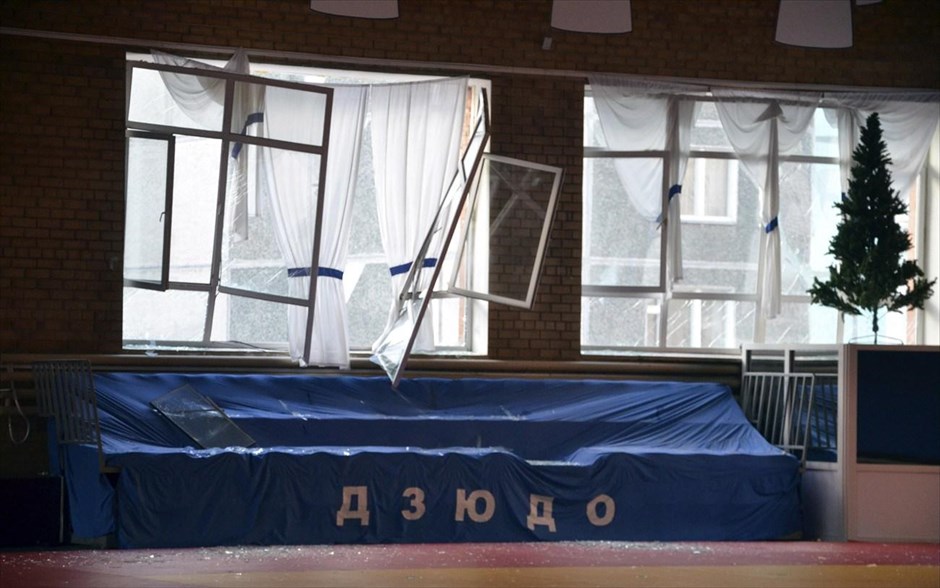Ρωσία - μετεωρίτες #2. Σπασμένα τζάμια σε γυμναστήριο της πόλης Τσέλιαμπινσκ στα Ουράλια.