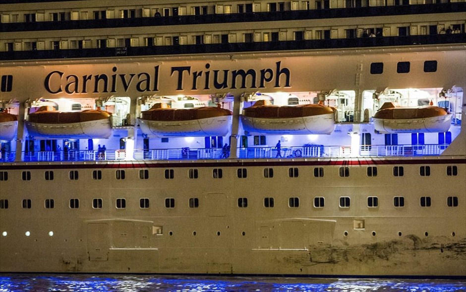 ΗΠΑ: Το κρουαζιερόπλοιο Carnival Triumph έφτασε λιμάνι της Αλαμπάμα #10. Το πλοίο έχει υποστεί σοβαρές ζημιές.