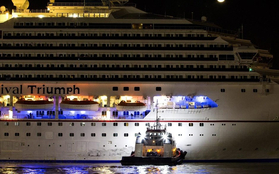 ΗΠΑ: Το κρουαζιερόπλοιο Carnival Triumph έφτασε λιμάνι της Αλαμπάμα #11. Το κρουαζιερόπλοιο Carnival Triumph που έχει υποστεί σοβαρές ζημιές, έφτασε μετά πέντε ημέρες στο λιμάνι Μομπάιλ της Αλαμπάμα.