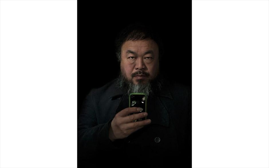 World Press Photo #14. Ο φωτογράφος&nbsp;Stefen Chow από τη Μαλαισία που εργάζεται στο περιοδικό «Smithsonian» τιμήθηκε με το δεύτερο βραβείο στην κατηγορία «People - Staged Portraits Single» του &nbsp;World Press Photo of the Year 2012. Η φωτογραφία με ημερομηνία 6 Φεβρουαρίου 2012 απεικονίζει τον&nbsp;Ai Weiwei στο Πεκίνο.