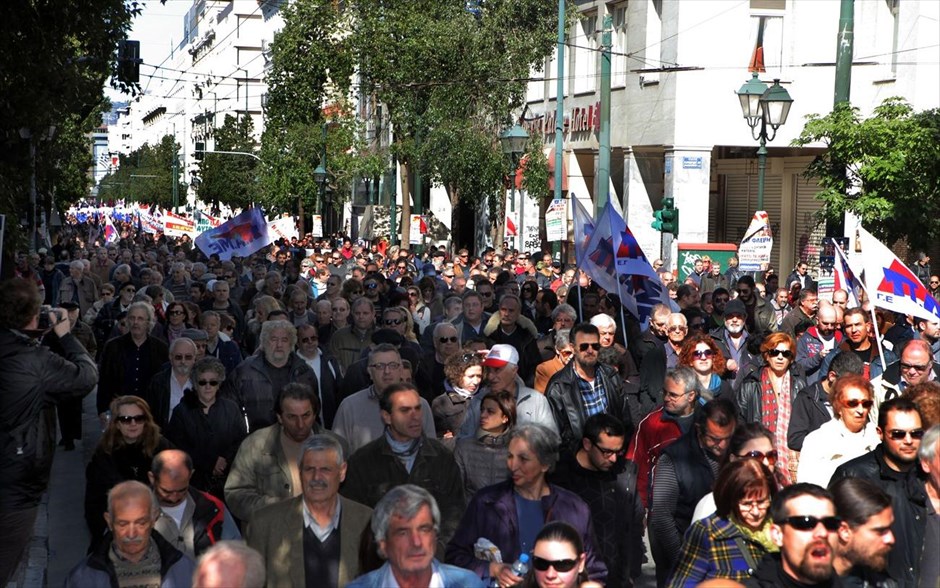 Συγκέντρωση ΠΑΜΕ στην Ομόνοια #6. Συγκέντρωση του ΠΑΜΕ στη πλατεία Ομόνοιας και πορεία προς το Σύνταγμα.
