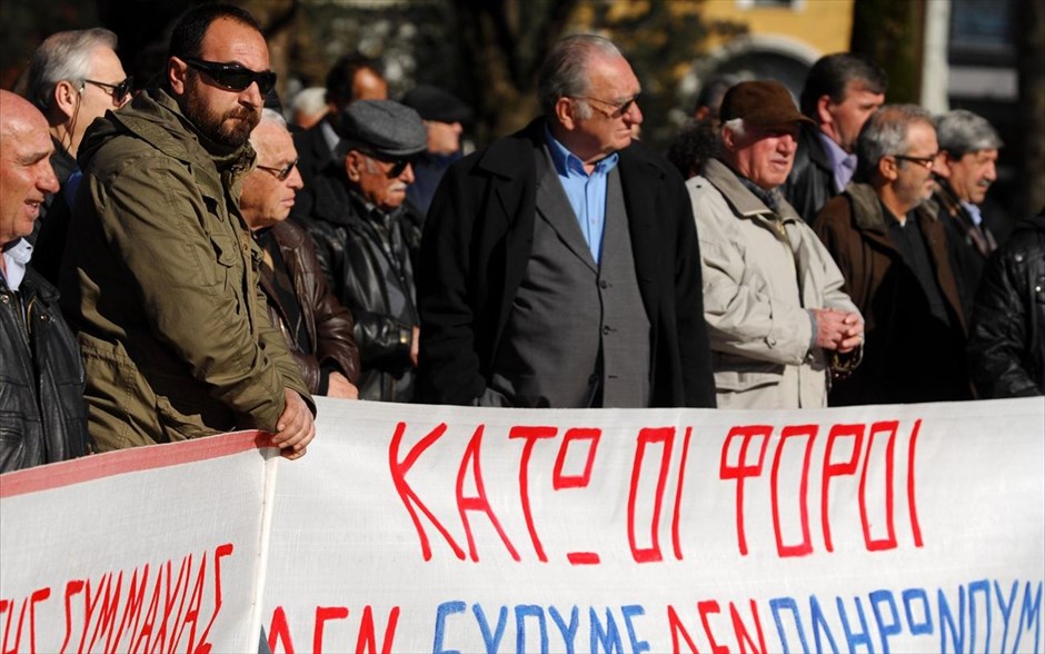 Τρίκαλα - απεργιακές συγκεντρώσεις - ΠΑΜΕ #2. Στιγμιότυπο από το συλλαλητήριο του ΠΑΜΕ Τρικάλων στην κεντρική πλατεία της πόλης των Τρικάλων την Τετάρτη 20 Φεβρουαρίου 2013.
