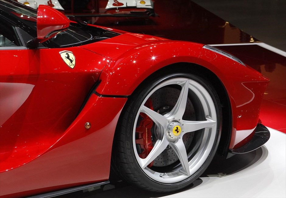 LaFerrari . Η LaFerrari εξοπλίζεται με ένα σύστημα ανάκτησης της κινητικής ενέργειας το οποίο προέρχεται από το σύστημα που έχει εξελίξει η Ferrari για τα μονοθέσια της F1.