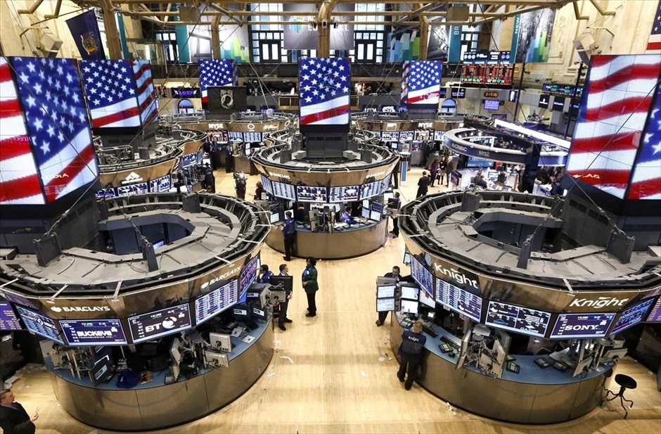 Στα υψηλότερα επίπεδα από το 2007 έκλεισε ο Dow Jones. Στα υψηλότερα επίπεδα από το 2007 έκλεισε ο&nbsp; δείκτης Dow Jones στη χθεσινή συνεδρίαση του αμερικανικού Χρηματιστηρίου, καθώς ενθαρρυμένοι από τις προοπτικές της οικονομίας των ΗΠΑ οι επενδυτές έσπευσαν σε εκτεταμένες αγορές προεξοφλώντας μεγαλύτερα μελλοντικά κέρδη. Ο γενικός δείκτης Dow Jones με αστρονομικά κέρδη 125,95 μονάδων κατέγραψε άνοδο 0,89% κι έκλεισε στις 14.253,77 μονάδες, ενώ ο τεχνολογικός δείκτης Nasdaq με κέρδη 42,10 μονάδων σημείωσε άνοδο 1,32%, κλείνοντας στις 3.224,13 μονάδες.
