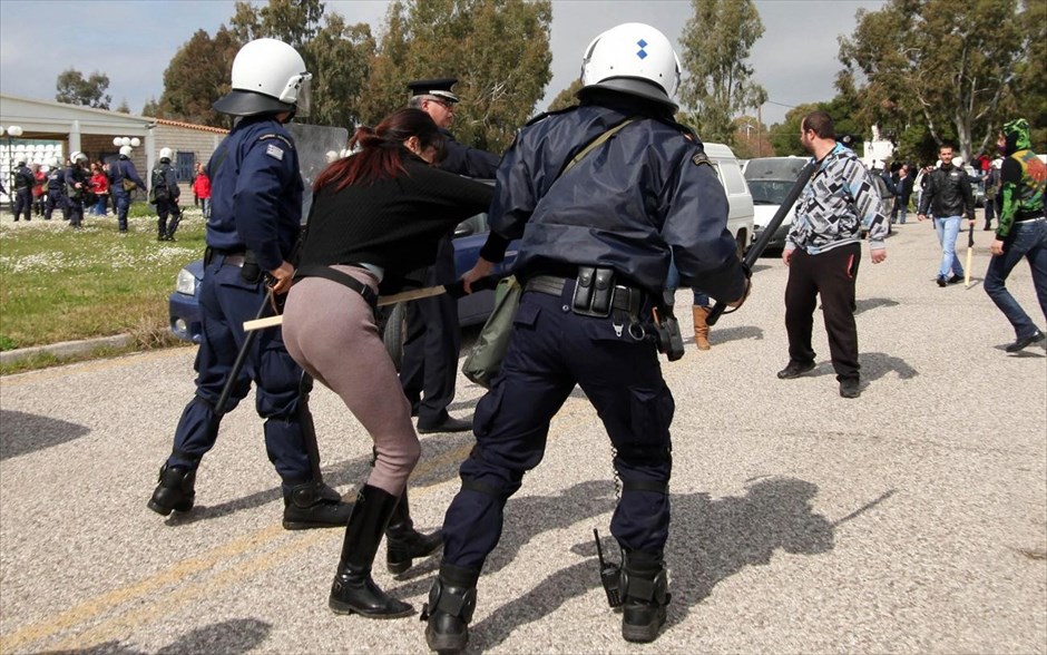 Μεσολόγγι - επεισόδια για το σχέδιο «Αθηνά» #10. Διαμαρτυρία κατοίκων της Ναυπάκτου και του Μεσολογγίου για το κλείσιμο του ΤΕΙ, με το σχέδιο «Αθηνά» στο Μεσολόγγι.