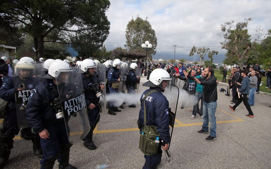 Μεσολόγγι - επεισόδια για το σχέδιο «Αθηνά» #17. Διαμαρτυρία κατοίκων της Ναυπάκτου και του Μεσολογγίου για το κλείσιμο του ΤΕΙ, με το σχέδιο «Αθηνά» στο Μεσολόγγι.