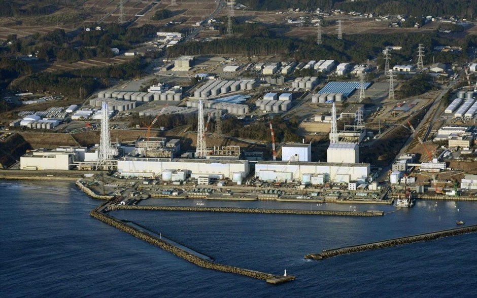 Ιαπωνία: Δεύτερη επέτειος από το σεισμό και το τσουνάμι #20. Εναέρια άποψη του εργοστασίου Φουκουσία Νταΐιτσι στη Φουκουσίμα που προκάλεσε το χειρότερο πυρηνικό δυστύχημα μετά το Τσερνομπίλ. Δύο χρόνια μετά το σεισμό, το τσουνάμι και το πυρηνικό δυστύχημα που συγκλόνισαν τη βορειοανατολική Ιαπωνία και το πυρηνικό εργοστάσιο Φουκουσίμα Νταΐιτσι, η ανοικοδόμηση δεν προχωρά με ταχύ ρυθμό.