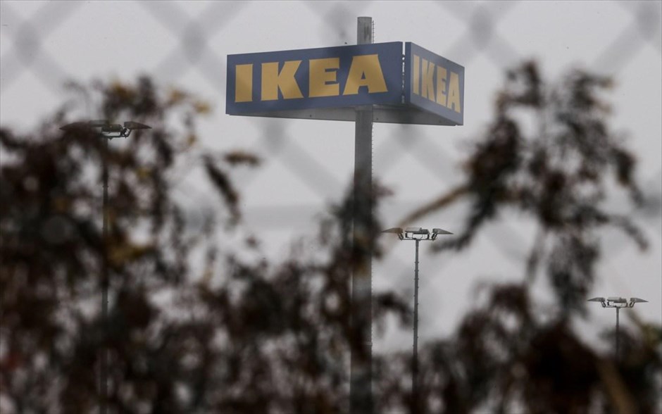 Η ΙΚΕΑ παραδέχεται ότι τάρτες μολυσμένες με κολοβακτηρίδια πουλήθηκαν στα εστιατόρια υποκαταστημάτων της. Περίπου 720 τάρτες με σοκολάτα που μπορεί να περιείχαν βακτήρια ενδεικτικά της μόλυνσης από κόπρανα πουλήθηκαν σε εστιατόρια του ομίλου ΙΚΕΑ στην Ελβετία πριν από έξι μήνες, παραδέχτηκε η σουηδική γιγαντιαία εταιρεία επίπλων και οικιακών ειδών. Ο όμιλος ανασκεύασε την αρχική πληροφορία, που δημοσιοποιήθηκε στις 5 Μαρτίου, και σύμφωνα με την οποία στην Ελβετία δεν είχαν σταλεί μολυσμένες τάρτες.