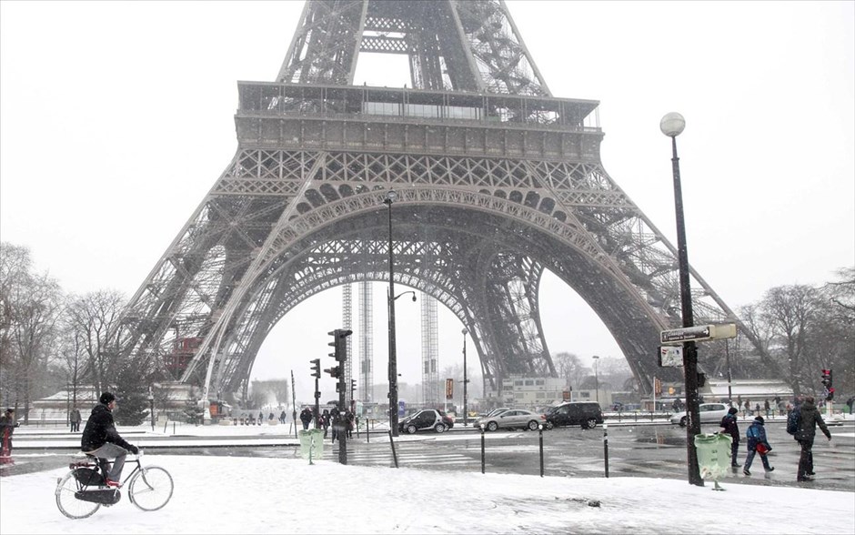Κακοκαιρία στη βόρεια Ευρώπη #21. Ασυνήθιστες για την εποχή χιονοπτώσεις δημιουργούν προβλήματα στη Γαλλία.