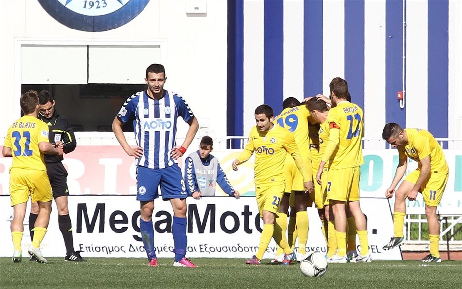 Σούπερ Λίγκα: 26η αγωνιστική - Ατρόμητος - Αστέρας Τρίπολης. Δεύτερη συνεχόμενη ήττα για τον Ατρόμητο που έχασε στο Περιστέρι αυτή τη φορά, από τον Αστέρα Τρίπολης με 2-0 για την 26η αγωνιστική του πρωταθλήματος ΟΠΑΠ της Σούπερ Λίγκας. Τα τέρματα των Αρκάδων, που είχαν εξασφαλίσει από την προηγούμενη αγωνιστική τη συμμετοχή τους στα πλέι οφ, σημείωσαν οι Ουσέρο (37ο λεπτό) και Ράγιος (67ο λεπτό, πέναλτι).