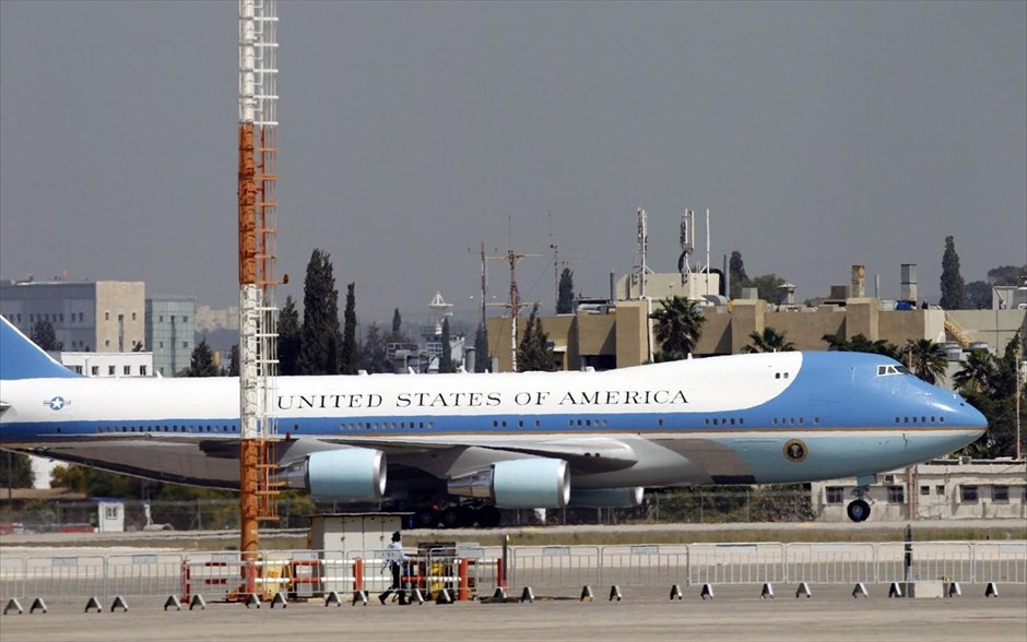 Ισραήλ - Επίσκεψη Ομπάμα. Στο αεροδρόμιο του Τελ Αβίβ προσγειώθηκε το προεδρικό αεροσκάφος του Μπαράκ Ομπάμα, ο οποίος αρχίζει τριήμερη επίσκεψη στο Ισραήλ και τα παλαιστινιακά εδάφη.