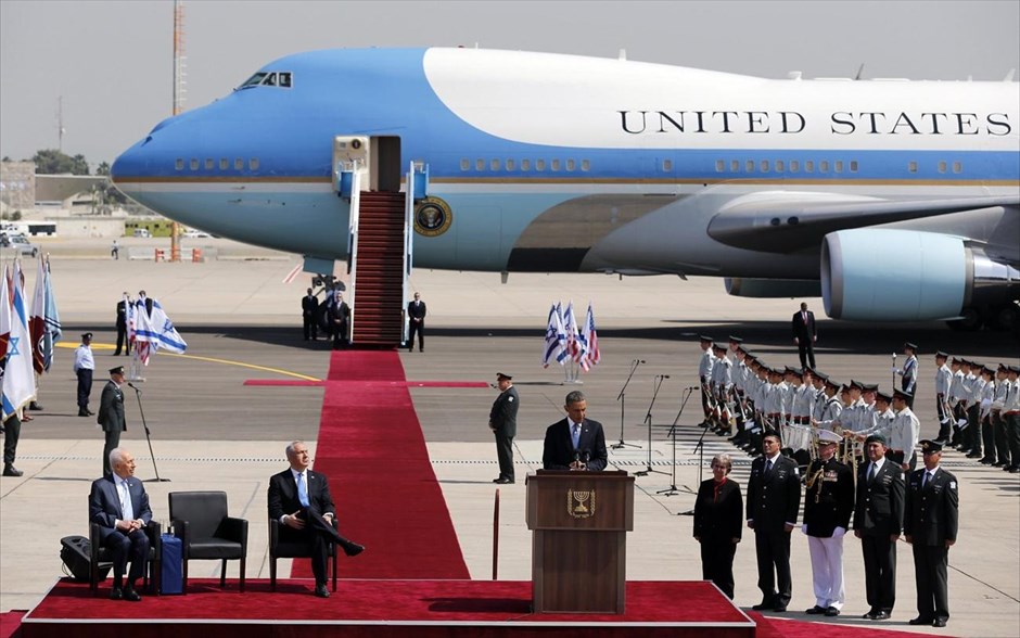 Αφιξη Ομπάμα στο Ισραήλ. Ο αμερικανός πρόεδρος Μπαράκ Ομπάμα εκφωνεί την ομιλία του κατά τη διάρκεια της τελετής υποδοχής του Ομπάμα στο διεθνές αεροδρόμιο του Τελ Αβίβ. «Βλέπω αυτή την επίσκεψη σαν μία ευκαιρία για να επαναβεβαιώσω τον άρρηκτο δεσμό μεταξύ των εθνών μας, να επαναδιατυπώσω την ακλόνητη δέσμευση της Αμερικής για την ασφάλεια του Ισραήλ και να μιλήσω απευθείας με τον λαό του Ισραήλ και τους γείτονές σας», δήλωσε ο κ. Ομπάμα.