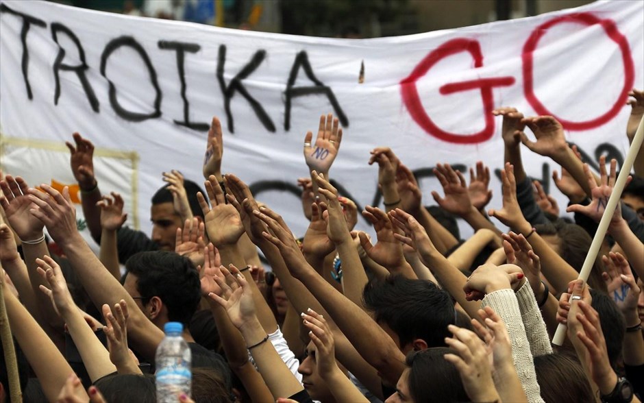 Κύπρος - Διαμαρτυρία φοιτητών και μαθητών κατά του μνημονίου. Οι μαθητές κρατούσαν πανό, τα οποία έγραφαν «Κάθαρση στο διαβρωμένο σύστημα», «Καταστρέψατε το μέλλον και τα όνειρά μας», “Your mistake our future” και “Troika go home”, ενώ φώναζαν συνθήματα όπως «Έξω η Τρόικα από την Κύπρο», «Ο λαός απαιτεί τους προδότες φυλακή», καθώς και συνθήματα εναντίον της Γερμανίδας Καγκελαρίου.