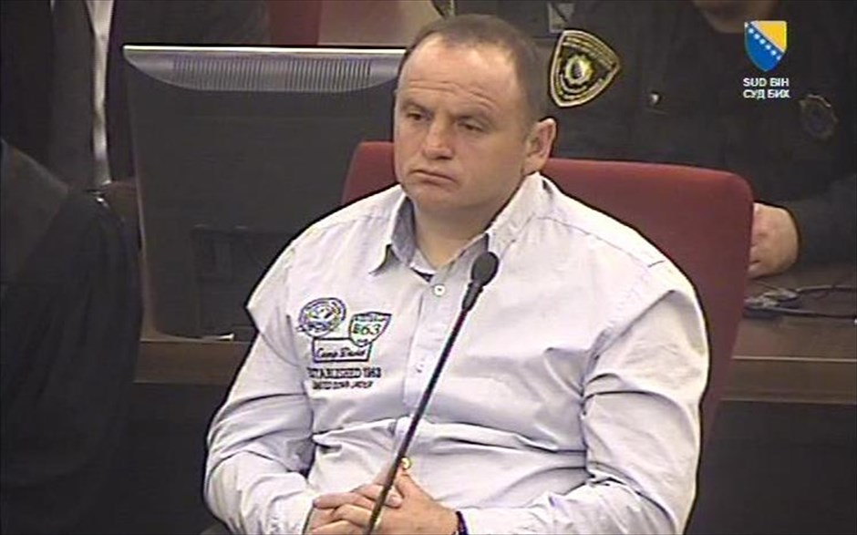 O Βέσελιν Βλάχοβιτς καταδικάστηκε σε 45 χρόνια κάθειρξη για εγκλήματα πολέμου. Την βαρύτερη δυνατή ποινή επέβαλε η βοσνιακή δικαιοσύνη στον Μαυροβούνιο Βέσελιν Βλάχοβιτς, τον επονομαζόμενο και ως «τέρας της Γκρμπάβιτσα», καταδικάζοντάς τον σε 45 χρόνια κάθειρξη για εγκλήματα πολέμου.
