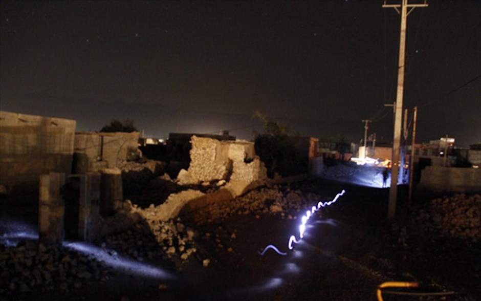 Σεισμός στο Ιράν #5. Ο ισχυρός σεισμός που έπληξε χθες μια αγροτική ζώνη του νοτίου Ιράν στοίχισε τη ζωή σε 37 ανθρώπους, ενώ προκάλεσε 850 τραυματίες και πολλές ζημιές.