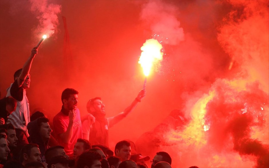 Ολυμπιακός - Παναθηναϊκός (Superleague - 29η αγωνιστική). Επεισόδια σημειώθηκαν στο γήπεδο Καραϊσκάκη, περίπου 1,5 ώρα πριν την έναρξη του ντέρμπι.