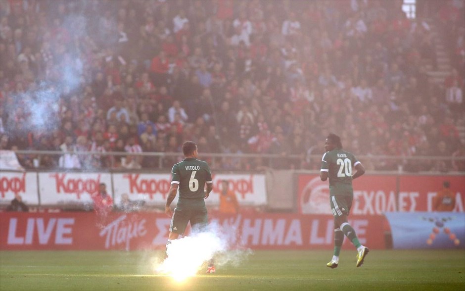 Ολυμπιακός – Παναθηναϊκός, Superleague - 29η αγωνιστική. Στιγμιότυπο από το «ντέρμπι των αιωνίων».