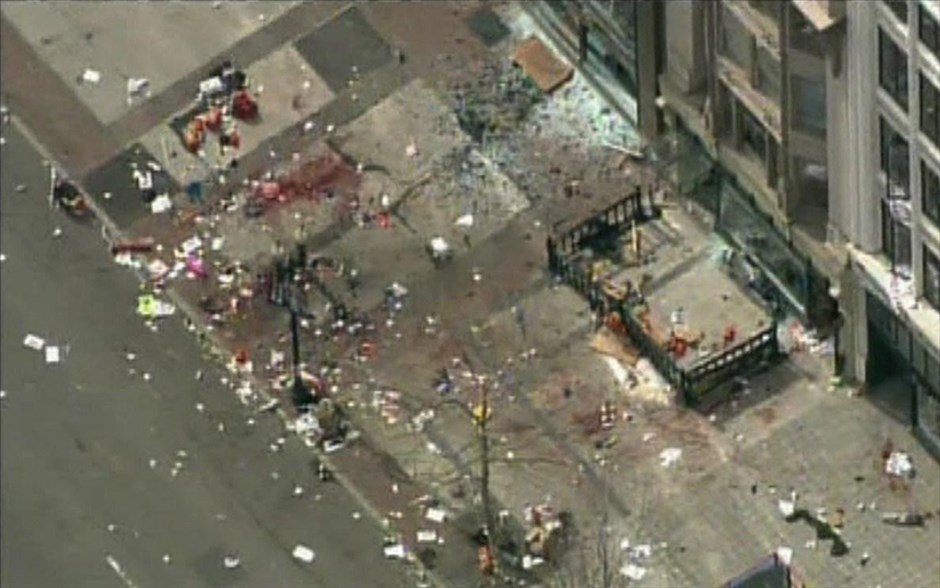 ΗΠΑ: Εκρήξεις στη διαδρομή μαραθωνίου της Βοστόνης #2. Στη φωτογραφία, που προέρχεται από βίντεο του NBC φαίνεται η σκηνή της έκρηξης στο Μαραθώνιο της Βοστόνης.