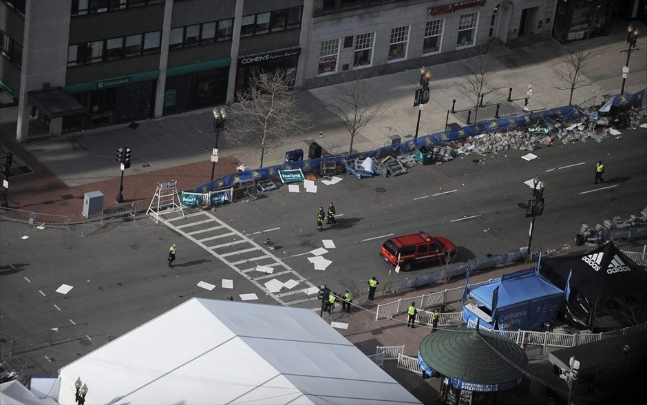 ΗΠΑ: Εκρήξεις στη διαδρομή μαραθωνίου της Βοστόνης #11. Γενική άποψη της σκηνής των εκρήξεων στη Βοστόνη.