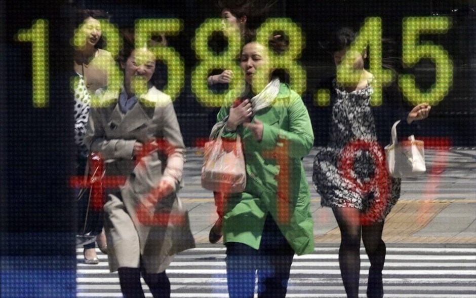 Ανοδος 1,89% στο χρηματιστήριο του Τόκιο. Με άνοδο 1,89% έκλεισε σήμερα το χρηματιστήριο του Τόκιο, η οποία ενισχύθηκε από την πτώση της ισοτιμίας του γεν έπειτα από τη συναίνεση της G20 στην χαλαρή νομισματική πολιτική της Ιαπωνίας. Ο δείκτης Nikkei 225 ενισχύθηκε κατά 251,89 μονάδες (+1,89%) και διαμορφώθηκε στις 13.568,37 μονάδες, φθάνοντας στο τέλος της συνεδρίασης στο υψηλότερο επίπεδό του των τελευταίων πέντε χρόνων.