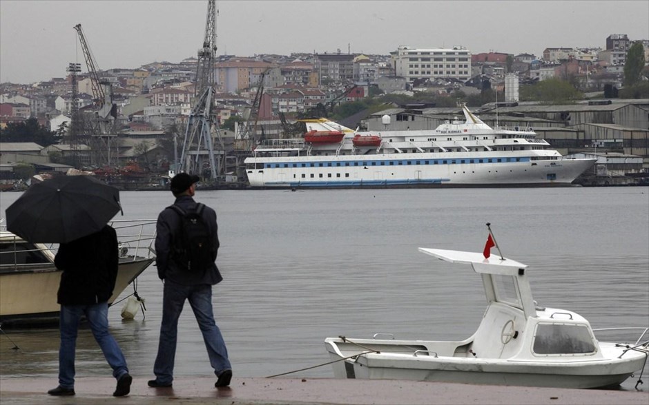 Ισραηλινοί συζητούν στην Άγκυρα για τις αποζημιώσεις στις οικογένειες των θυμάτων του Mavi Marmara. Ισραηλινή αντιπροσωπεία έφθασε σήμερα στην Τουρκία για πρώτη φορά από το 2010 για να συζητήσει για τις αποζημιώσεις που θα δοθούν στις οικογένειες των τούρκων θυμάτων της εφόδου του ισραηλινού στρατού στο πλοίο Mavi Marmara το Μάιο του 2010, ανοιχτά της Γάζας, σε μια πρώτη φάση της αναθέρμανσης των σχέσεων μεταξύ των δύο χωρών, ανακοίνωσε τουρκική διπλωματική πηγή.