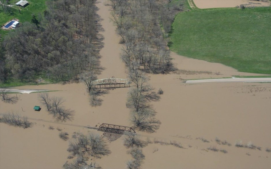 ΗΠΑ: Πλημμύρισε ο ποταμός Μισισιπής #2. Πλημμύρισε ο ποταμός Μισισιπής κοντά στο ΛαΓκράντζ του Μιζούρι.