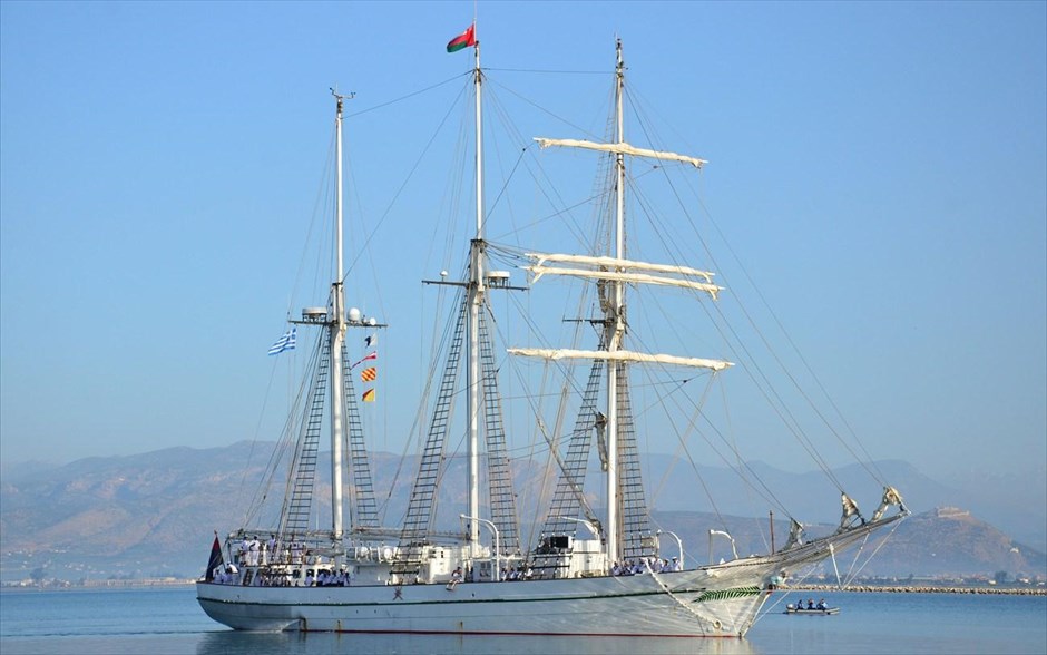Στο Ναύπλιο το ιστιοφόρο «Shabab Oman» του βασιλικού Ναυτικού του Ομάν. Το πλοίο «Shabab Oman» του βασιλικού Ναυτικού του Ομάν κατέπλευσε στο λιμάνι της πόλης Ναυπλίου. Πρόκειται για ένα εξαιρετικό ξύλινο σκαρί, ένα εντυπωσιακό ιστιοφόρο. Τον καπετάνιο και το πλήρωμα του πλοίου υποδέχτηκε ο Λιμενάρχης Ναυπλίου Σπύρος Μαρίνος. Αρχικά το όνομα του ήταν «Captain Scott» μετονομάστηκε ύστερα σε «Εξερευνητή Robert Falcon Scott» . Το 1977 το σκάφος πωλήθηκε στο Σουλτάνο Qabus Said του Ομάν και τελεί υπό την αρμοδιότητα του Υπουργείου Νεολαίας και το όνομά του άλλαξε σε «Shabab Oman», όπου μπορεί να μεταφραστεί ως «Νεολαία του Ομάν». Το 1979, εγκαταστάθηκε στο Βασιλικό Ναυτικό του Ομάν (RNO) ως εκπαιδευτικό ιστιοφόρο. Είναι 52 μέτρα μήκος και 30 μέτρα ύψος. Το 1992 το πλοίο πήρε μέρος στην Regatta Gran Κολόν από την Σεβίλλη στο Σαν Χουάν, Πουέρτο Ρίκο, μαζί με άλλα ψηλά πλοία από όλο τον κόσμο. Θα μείνει στο λιμάνι της πόλης για λίγες ημέρες.&nbsp;