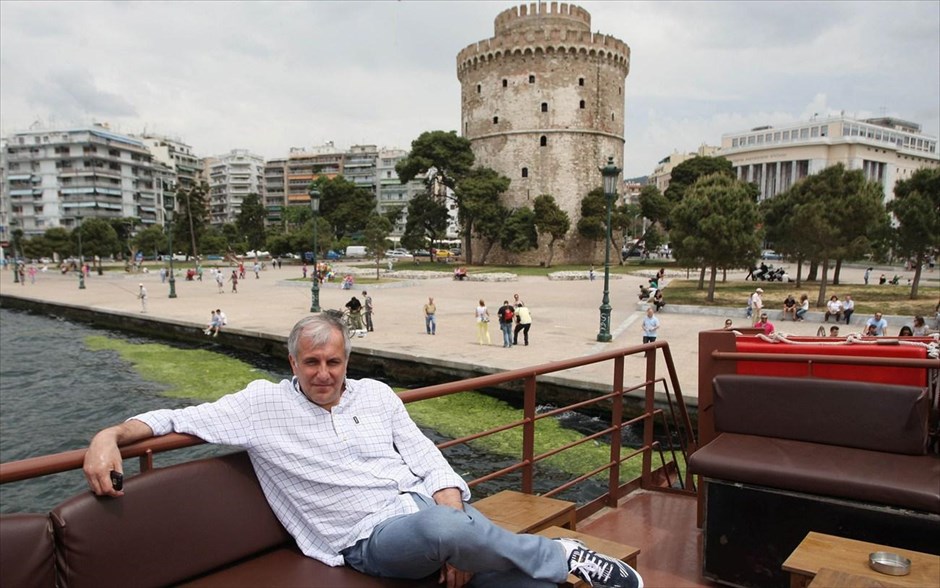 Γκάλης - Βόλτα με καραβάκι στο Θερμαικό. Ο Ζέλιμιρ Ομπράντοβιτς.