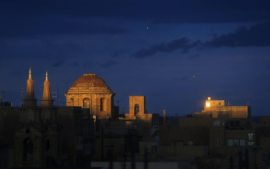 Tα 20 κορυφαία μνημεία πολιτιστικής κληρονομιάς κατά το CNN - 18. 18. Βαλέτα, Μάλτα: «Στριμωγμένη» σε μια μικρή οχυρωμένη χερσόνησο, η Βαλέτα φιλοξενεί περισσότερα από 320 μνημεία, γεγονός που την καθιστά μία από τις ιστορικές περιοχές με τη μεγαλύτερη πυκνότητα μνημείων στον κόσμο. Η πόλη κατασκευάστηκε κατά την διάρκεια της κατοχής της Μάλτας από το Τάγμα των Ιωαννιτών Ιπποτών της Ιερουσαλήμ, ενώ έχει νωρίτερα κατακτηθεί διαδοχικά από τους Φοίνικες, τους Έλληνες, τους Καρχηδόνιους, τη Ρωμαϊκή και τη Βυζαντινή αυτοκρατορία.