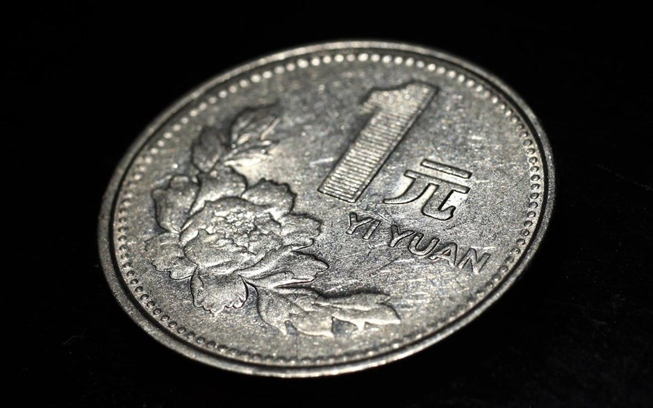 Κίνα: Μεγάλη αύξηση του δανεισμού του «σκιώδους τραπεζικού τομέα». Τα δάνεια που χορηγούνται ανεπίσημα, στο περιθώριο του τραπεζικού τομέα, στην Κίνα αυξήθηκαν κατά σχεδόν 70% στην διάρκεια των δύο τελευταίων ετών και ισοδυναμούν με το 55% του κινεζικού Ακαθάριστου Εθνικού Προϊόντος (ΑΕΠ), σύμφωνα με μια έκθεση που δημοσίευσε τη Δευτέρα ο οίκος αξιολόγησης Moody