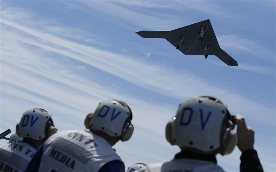 Αεροπορική ιστορία έγραψε το X-47B. Το μη επανδρωμένο αεροσκάφος της Northrop Grumman X-47B πραγματοποίησε την Τρίτη την πρώτη του απονήωση από το αμερικανικό αεροπλανοφόρο USS G.W.Bush.