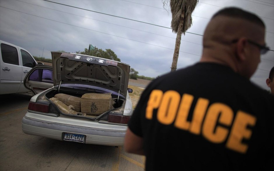Ταξίδι  στη «νεκρή» ζώνη ΗΠΑ - Μεξικό #17. Ένα αυτοκίνητο γεμάτο με δέματα μαριχουάνα βρίσκεται στο αστυνομικό τμήμα στη Λα Γκρούγια, του Τέξας. Όταν η αστυνομία προσπάθησε να σταματήσει το αυτοκίνητο για έλεγχο, ο οδηγός προσπάθησε να διαφύγει  και κατά τη διάρκεια της καταδίωξης, έριξε το αυτοκίνητο στον ποταμό Ρίο Γκράντε. Ο οδηγός εγκατέλειψε το αυτοκίνητο και διέφυγε πεζός προς το Μεξικό.