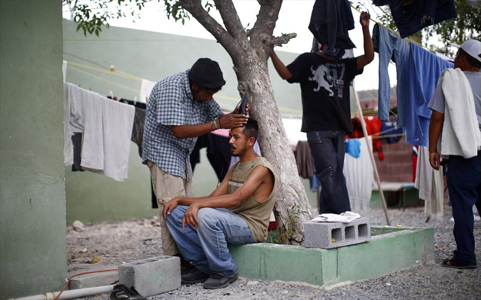 Ταξίδι  στη «νεκρή» ζώνη ΗΠΑ - Μεξικό #27. Το «Σπίτι του Μετανάστη» (Casa del Migrante) στην Ρεϊνόζα παρέχει στέγη, φαγητό, ρούχα και ιατρική φροντίδα σε ανθρώπους που σκοπεύουν να περάσουν τα σύνορα καθώς και σε αυτούς που απελάθηκαν από τις Ηνωμένες Πολιτείες.