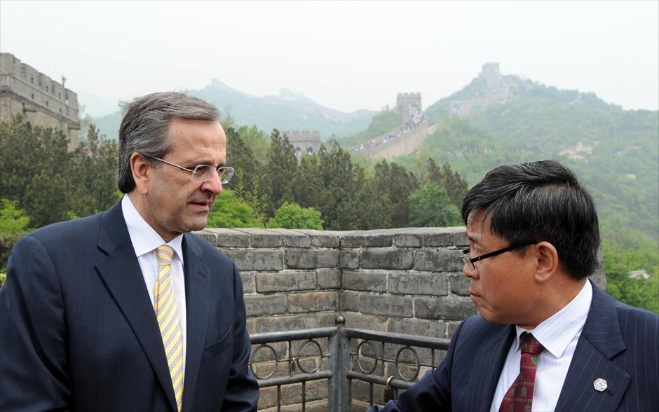 Επίσκεψη του πρωθυπουργού στην Κίνα #29. Ο πρωθυπουργός Αντώνης Σαμαράς (Α) ξεναγήθηκε στο Σινικό Τείχος.