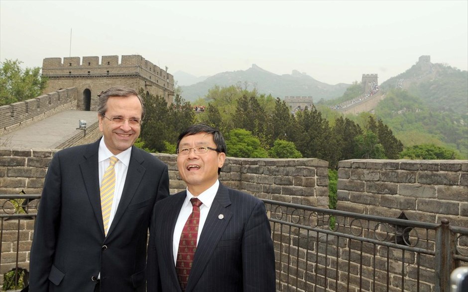 Επίσκεψη του πρωθυπουργού στην Κίνα #33. Ο πρωθυπουργός Αντώνης Σαμαράς (Α) ξεναγήθηκε στο Σινικό Τείχος.