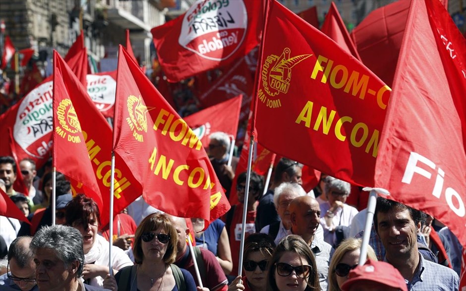 Ρώμη: Χιλιάδες στους δρόμους κατά της λιτότητας. Xιλιάδες διαδήλωσαν στη Ρώμη, διαμαρτυρόμενοι για τις πολιτικές λιτότητας και την υψηλή ανεργία, και ζητώντας από τον νέο πρωθυπουργό της χώρας Ενρίκο Λέτα να εστιάσει σε πολιτικές που δημιουργούν θέσεις εργασίας.